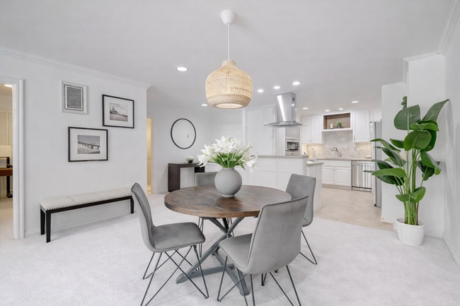 Photo - 516 San Vicente Blvd Unidad # 208