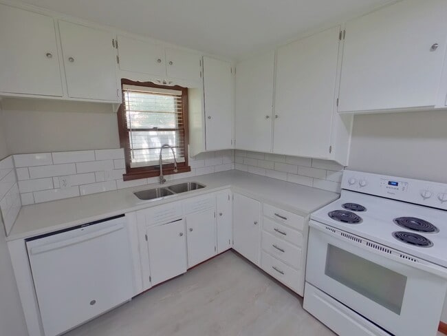 Photo - 1739 Lexington Rd