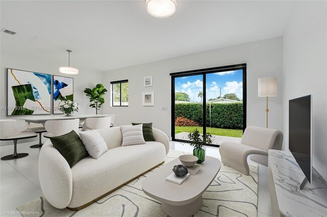 Building Photo - 3282 SW 44th St