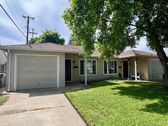 Building Photo - 1707-1709 Madrone Avenue Unit 1707