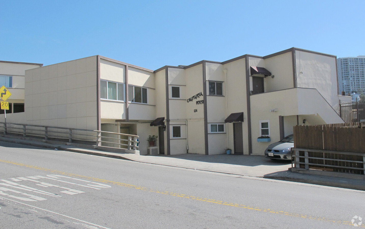 Primary Photo - 134 Chautauqua Blvd Apartments