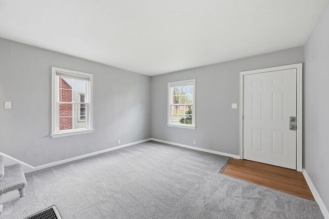 Photo - 735 E Mithoff St