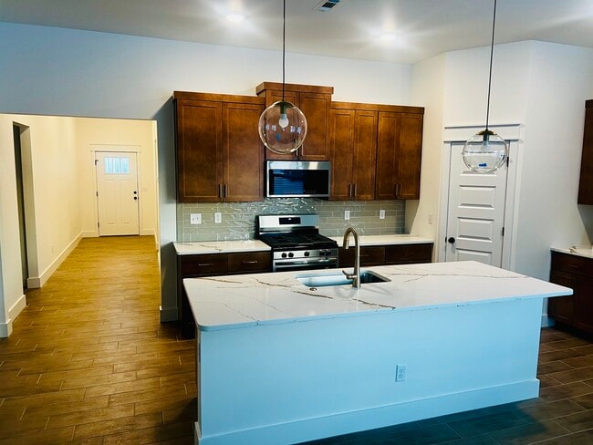 Photo - 251 Kristen Ln