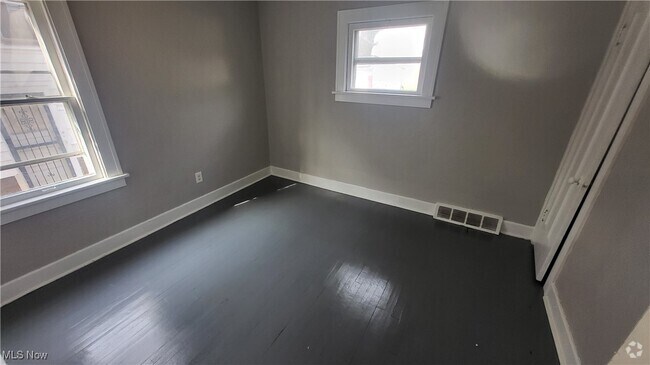Building Photo - 1765 Algonac Rd Unit Lower Rental