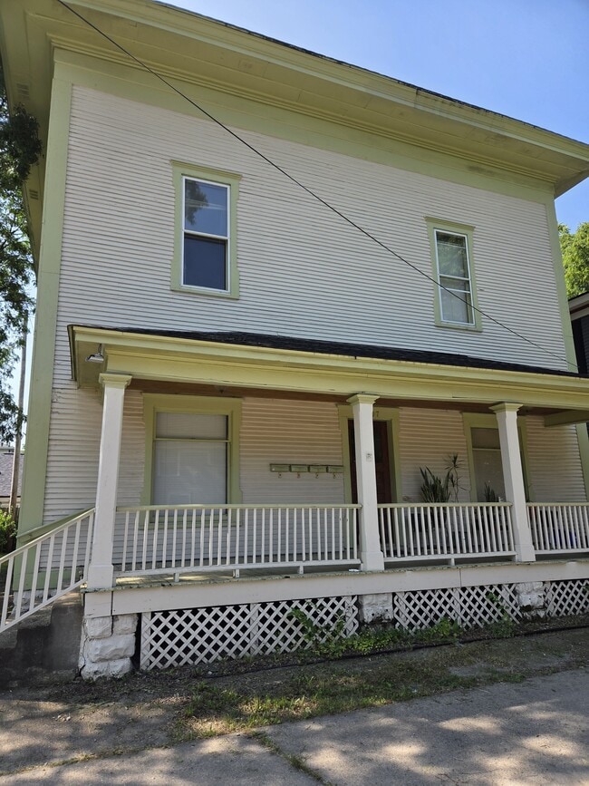 Building Photo - 807 Ferris Ct Unit 4