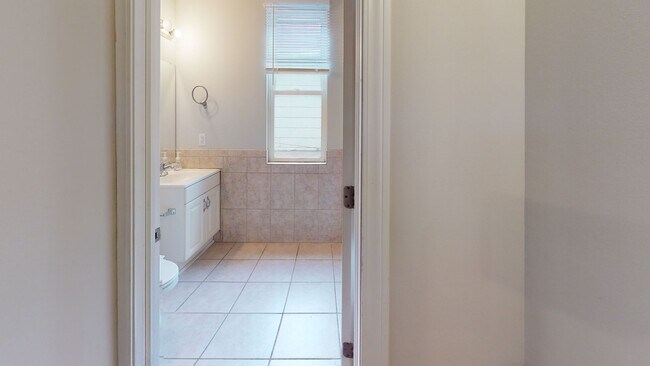 Photo - 520 12th Ave SE Unit #1