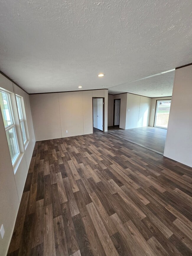 Photo - For Rent: Beautiful 3 Bedroom, 2 Bathroom Home