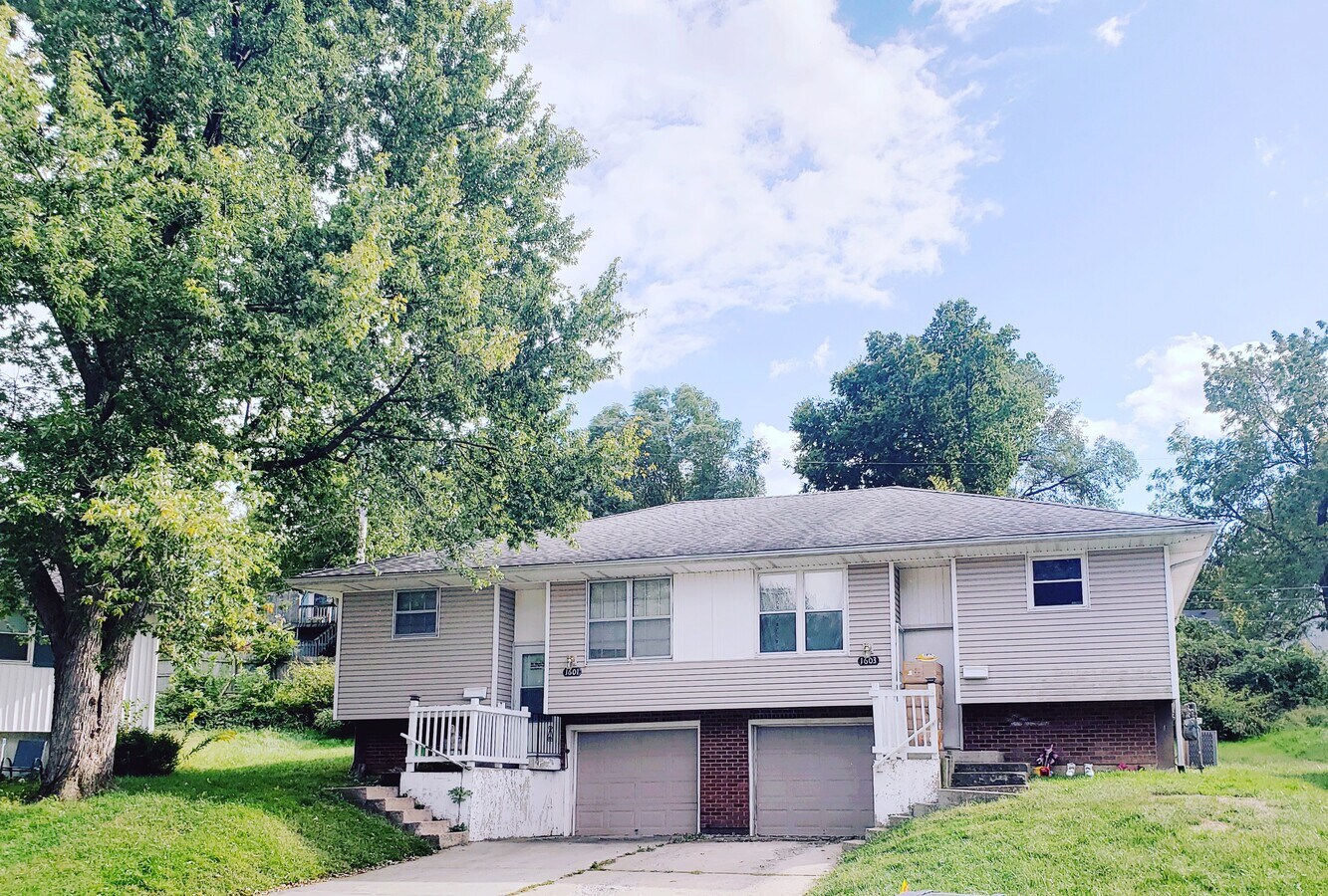 Photo - 1603 W 24th Terrace S