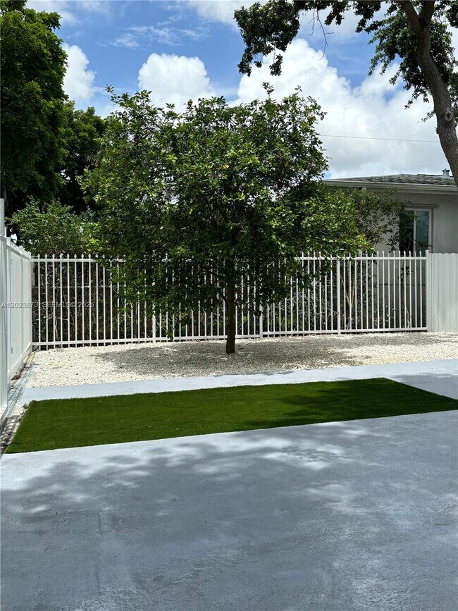 Photo - 4727 NW 5th Ave