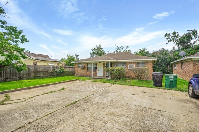 Photo - 6116 Octavia St