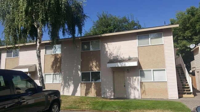 Building Photo - 1911 Hoxie Ave Unit Apt. #C