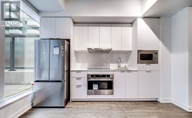 Photo - 8 Olympic Gdn Dr