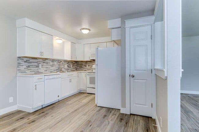 Photo - Ensign Ave Duplex Unidad 5844