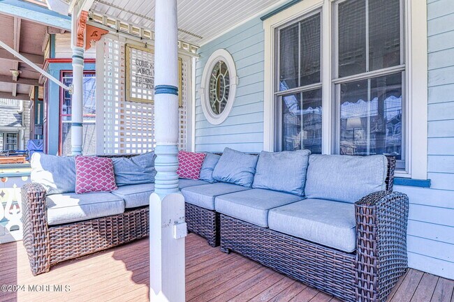 Photo - 5 1/2 Embury Ave