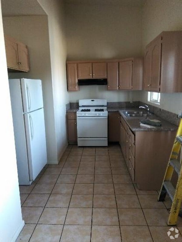 Building Photo - 5869 S Figueroa St Rental