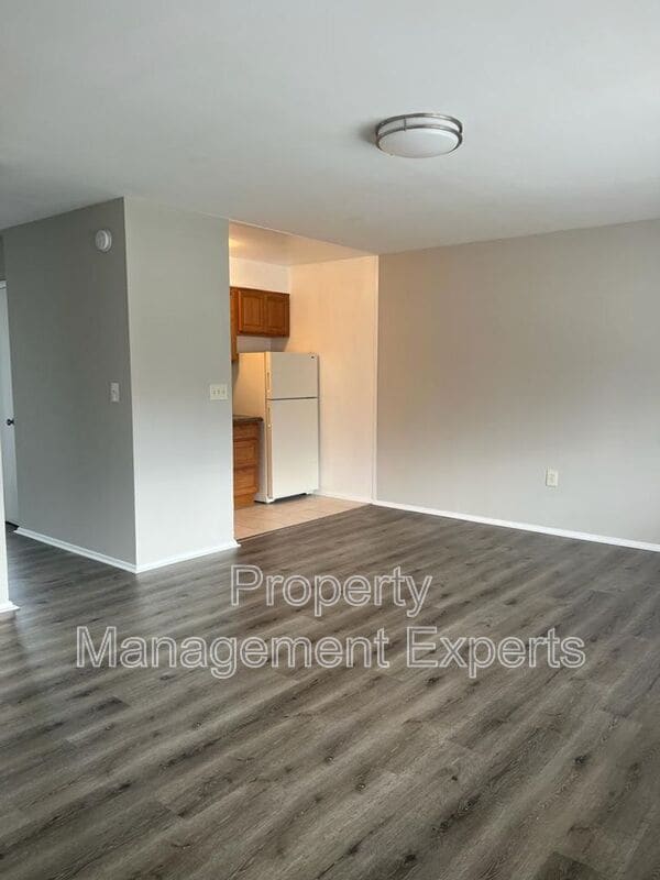 Photo - 2330 Glendale Terrace