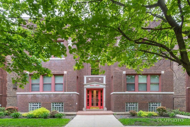Building Photo - 2651 N Mozart St Unit 1