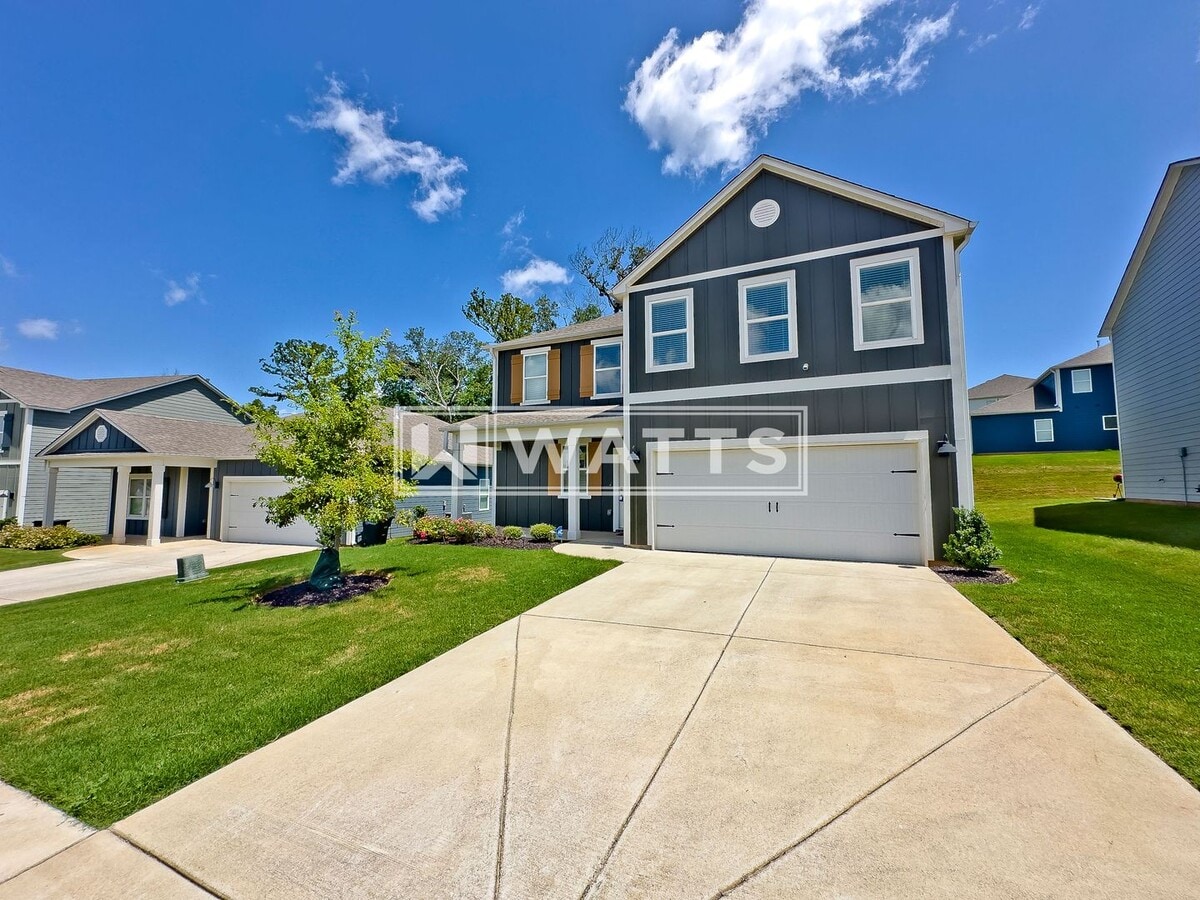 Photo - Like-New Living in Rosser Farms