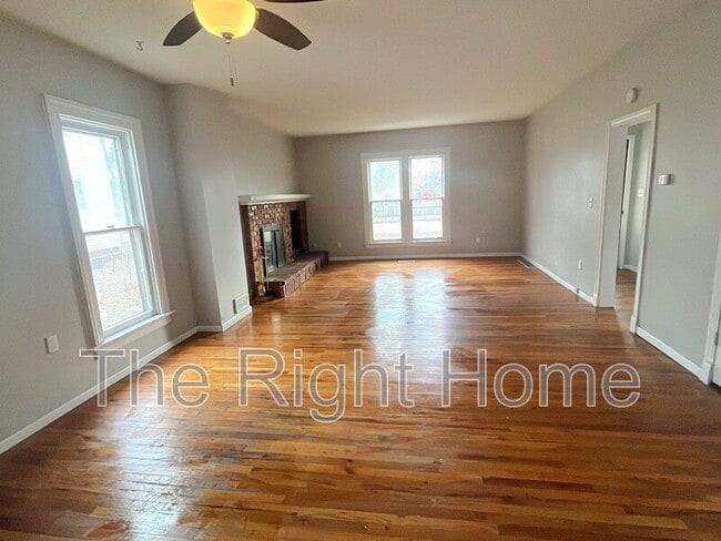 Photo - 840 E 6th St