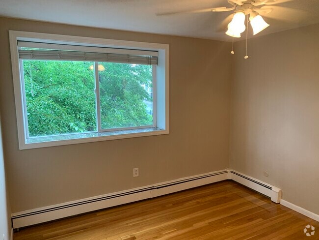 Building Photo - 360 Market St Rental