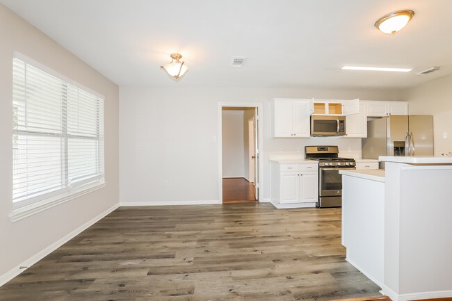 Photo - 7122 Woodland Oaks