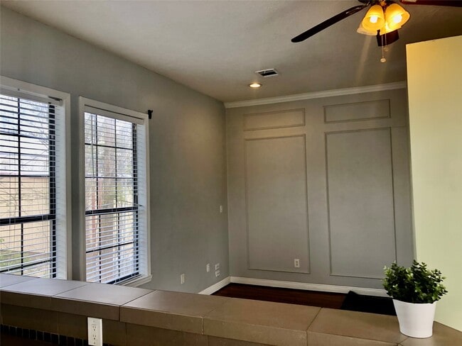 Photo - 543 W 27th St Unit E