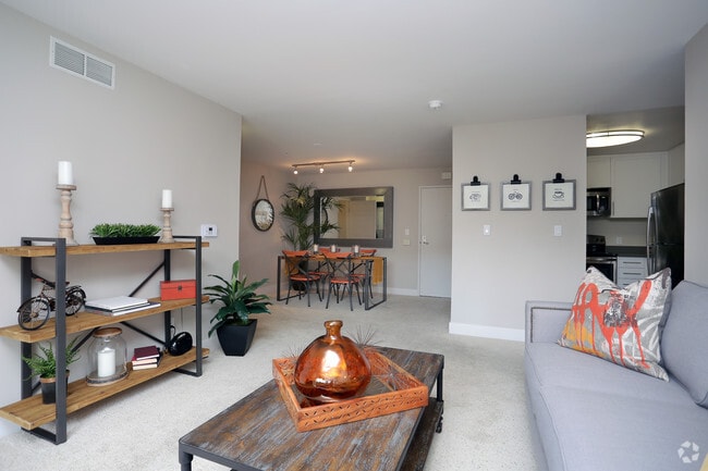 2BR, 2BA - 963SF
