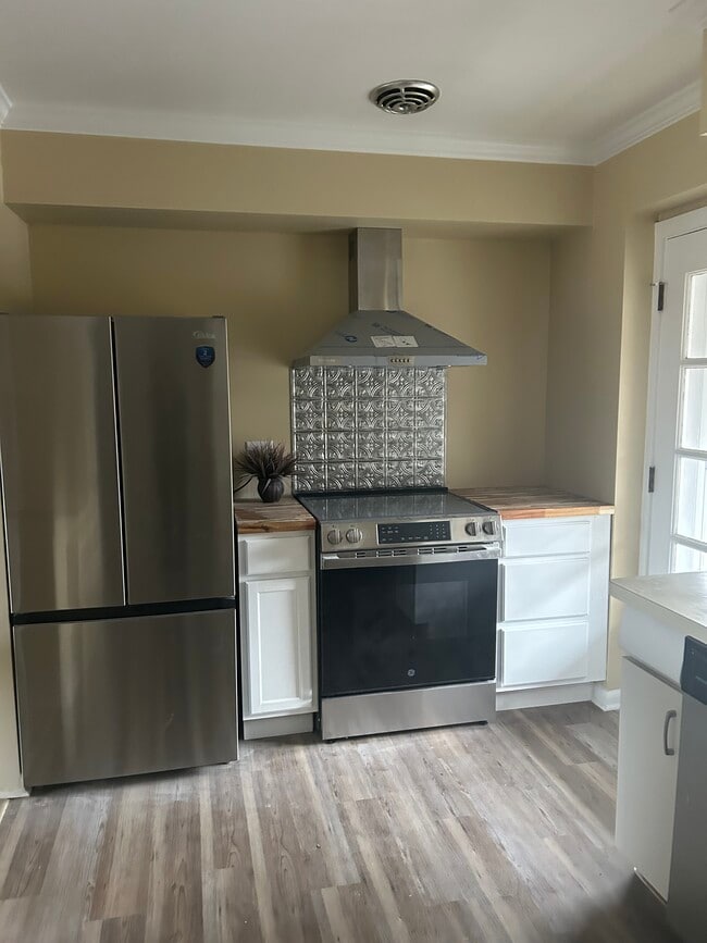 Photo - 2411 East Ave Unidad 2411-5 East Ave