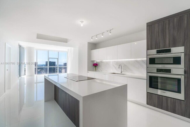 Photo - 851 NE 1st Ave