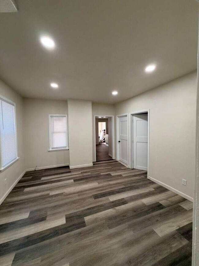 Photo - 653 W Bruce St