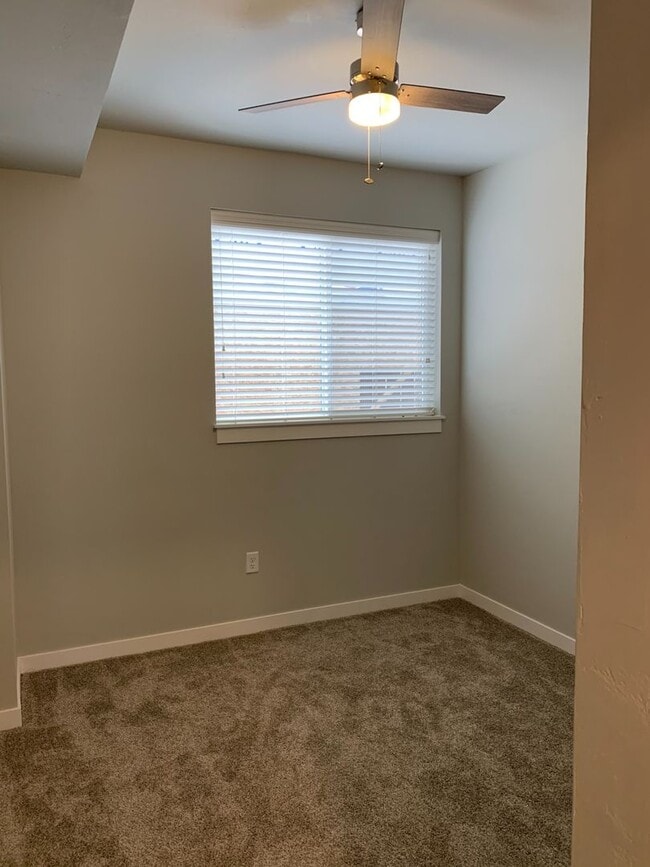 Photo - Immaculate 4-5 bed 3.5 Bath Townhouse