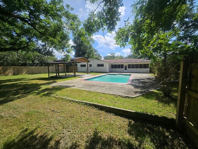 Photo - 403 S Texas St