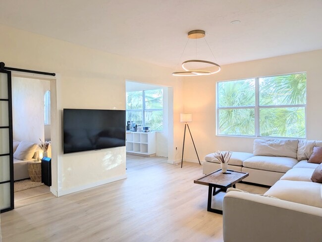 Building Photo - 900 16th St Unit 302