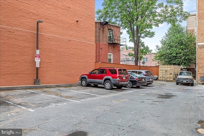 Photo - 1830 17th St NW Unit 103