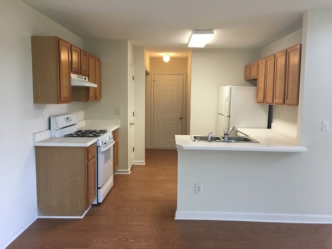 Photo - 3 BEDROOM SINGLE FAMILY HOME-2 1/2 bath~2 ...