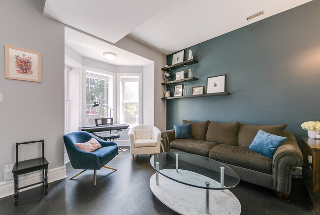 Photo - Gorgeous 3 Bedroom Little Italy Unité A