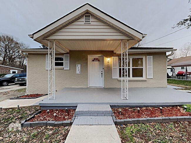 Building Photo - 2109 Dove Tree Ln