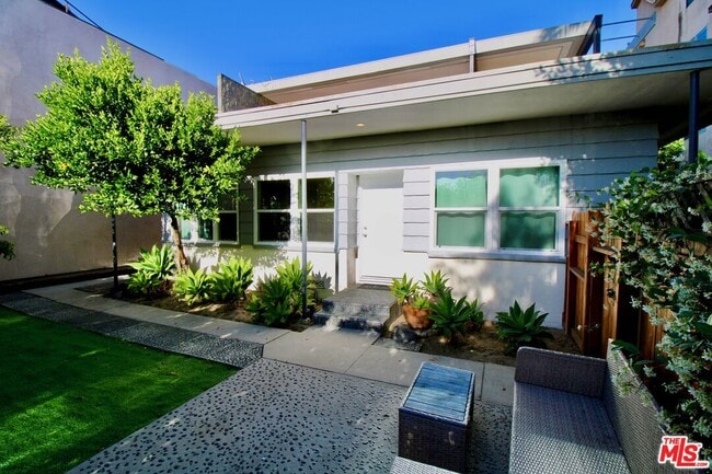 Building Photo - 4336 Laurel Canyon Blvd