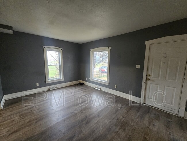 Photo - 707 Webster St