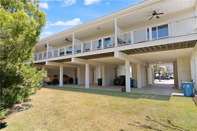 303 Hidden Harbor Rd
