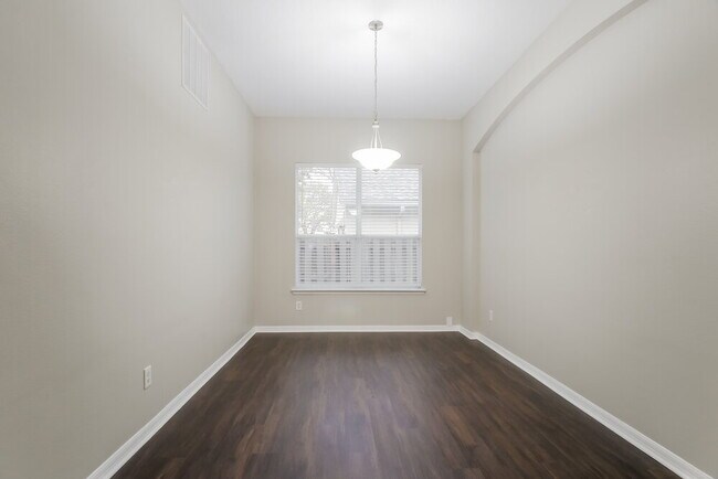 Photo - 1653 Austin Ln