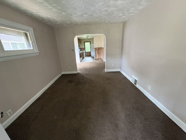 Photo - 680 Grifton Ave