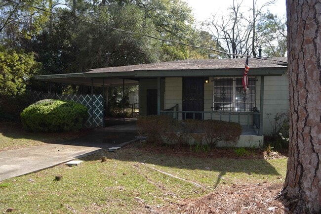 Photo - 1819 Mayhew St House