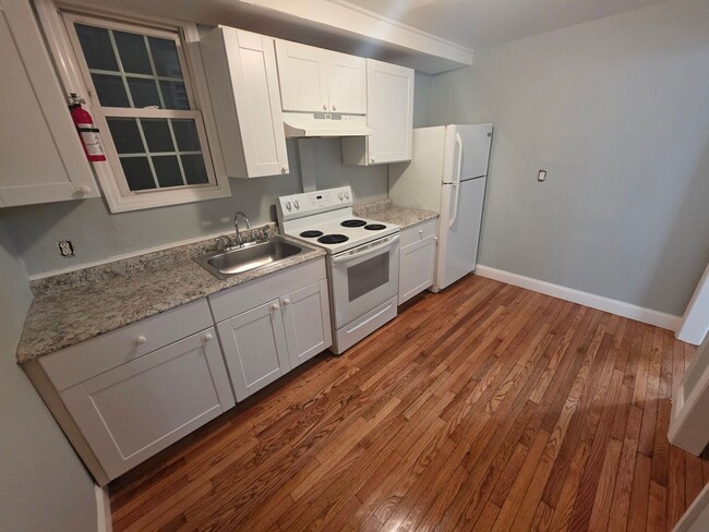 Building Photo - 3288 Franklin Ave Unit Apt 2