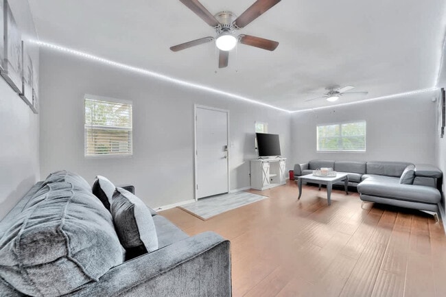 Photo - 1905 W St Louis St Unidad ID1324835P