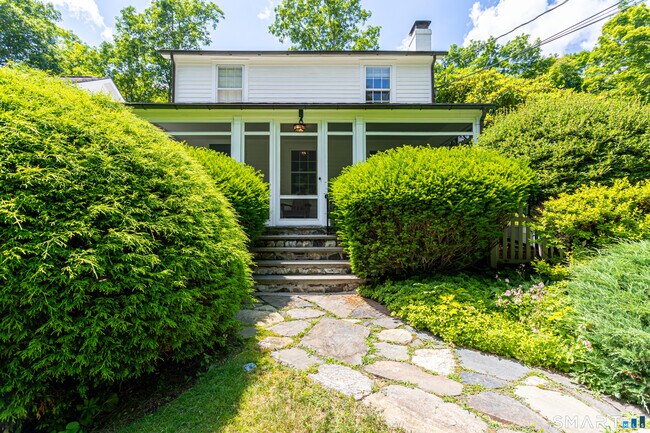 896 Westport Rd