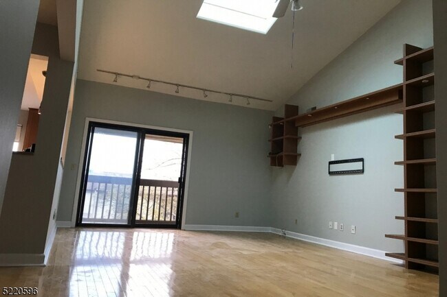 Photo - 33 Green Valley Ct