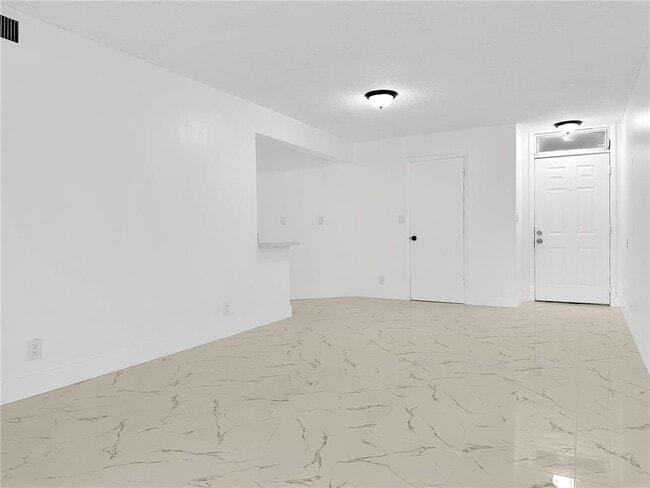 Photo - 211 Lake Pointe Dr Unit 111