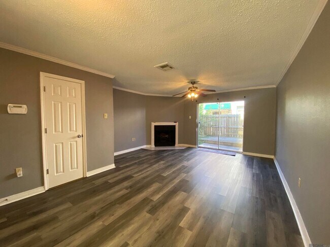 913 W Rothland St Unit 6-D