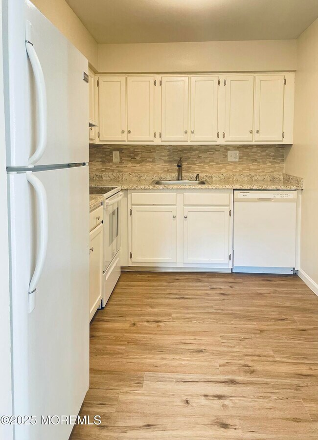 Photo - 27 Newport Ct Unidad 239